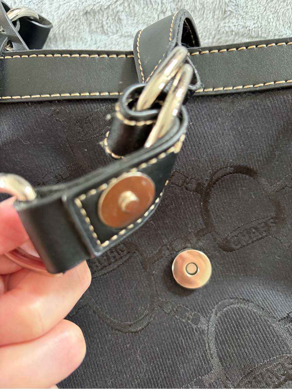 Chaps Black Crossbody Bag with Gold-Tone Hardware - Picture 7 of 7